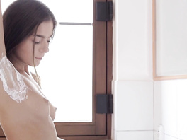 Watch brunette babe shaving in the bathroom