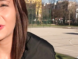 Fake agents are picking the model babes from the street