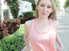 Skinny blonde enjoyis hot fuck in the car with stranger