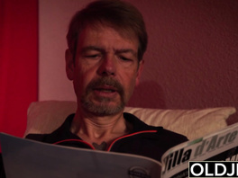 Mature guy pleasures deep blowjob from skinny young brunette