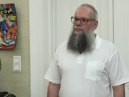 Bearded grandpa in huge glasses got fucked by two slutty teen chicks